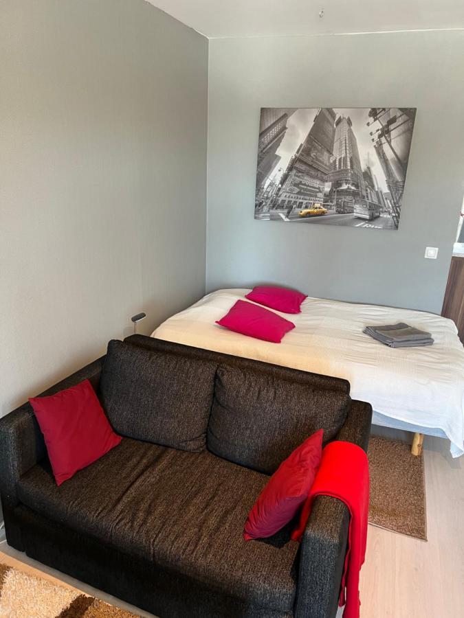 Kemi City L Near Snowcastle, 2 Rooms, Kitchen, Glazed Balcony, Free Parking On Street Bagian luar foto